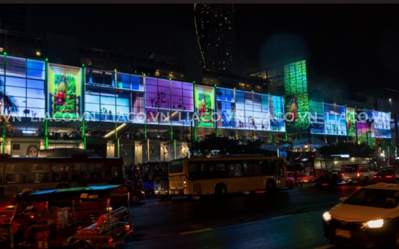 9. Màn hình LED Glass Wall tại Central World, Bangkok, Thái Lan 1