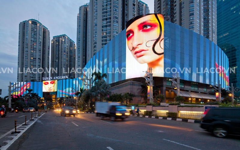 10. Màn hình LED tại Mall Taman Anggrek, Jakarta, Indonesia 1