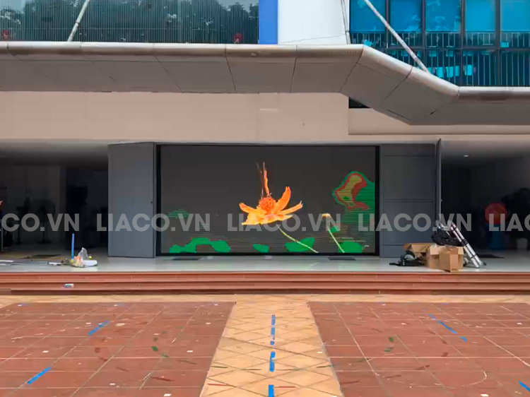 Thi công màn hình LED P4 ngoài trời tại TTGDTN Victory