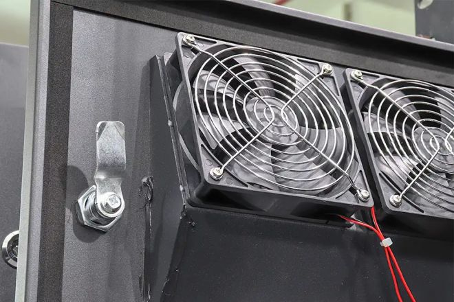 Hiểu về bộ tản nhiệt và quạt làm mát trong màn hình LED