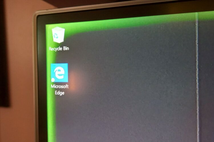 Màn hình LCD bị ám màu (xanh, đỏ, vàng) là do đâu – cách khắc phục