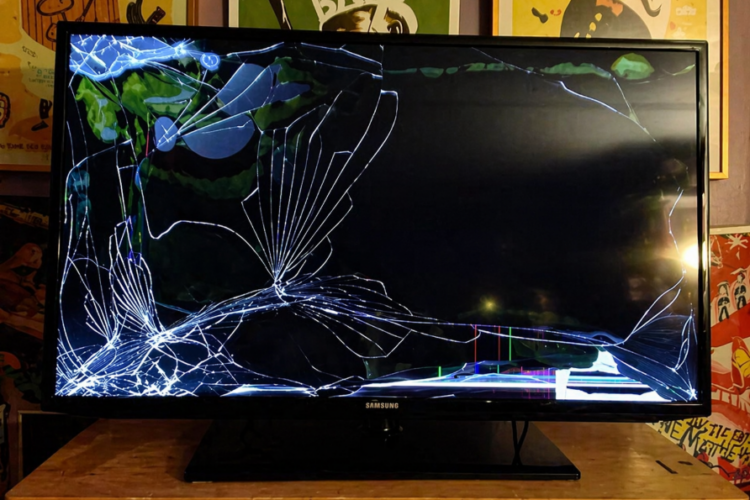 Màn hình LCD bị vỡ còn sửa được không? Màn hình LCD bị vỡ còn sửa được không?