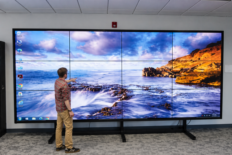 3. Có cần màn hình cảm ứng hay không? 1