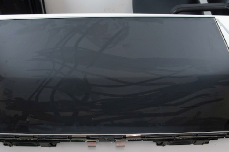 1. Hiểu đúng bề mặt màn hình LCD trước khi lau 1