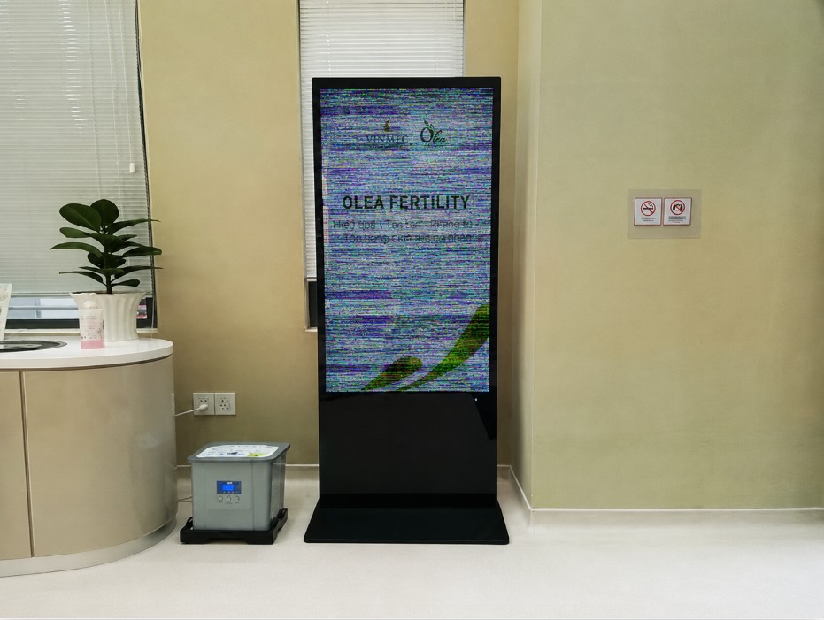 4. Dấu hiệu màn hình LCD standee đang bị ảnh hưởng bởi từ trường hoặc nhiễu điện từ 1