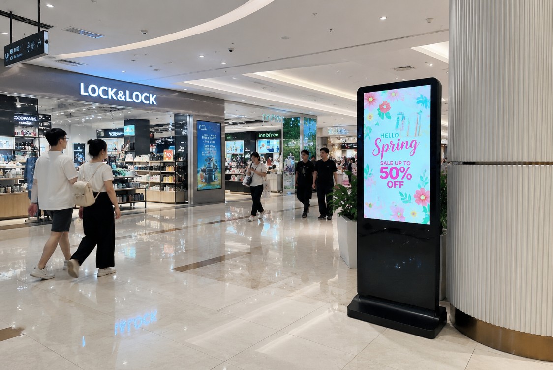 1.1. LCD Standee là gì? 1